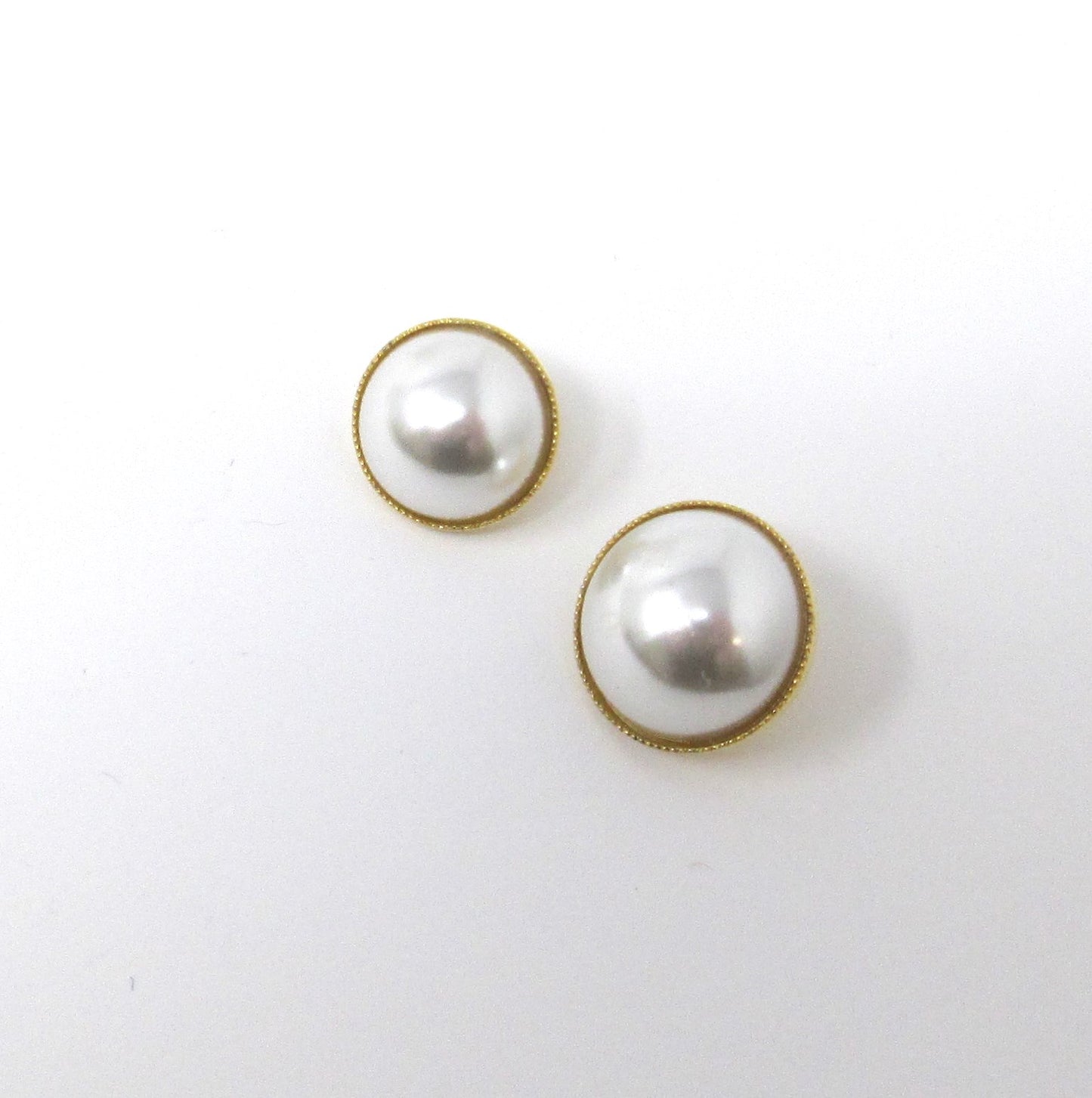 Small half dome pearlized buttons with goldtone rim